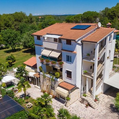 Apartments Lori Poreč Zewnętrze zdjęcie
