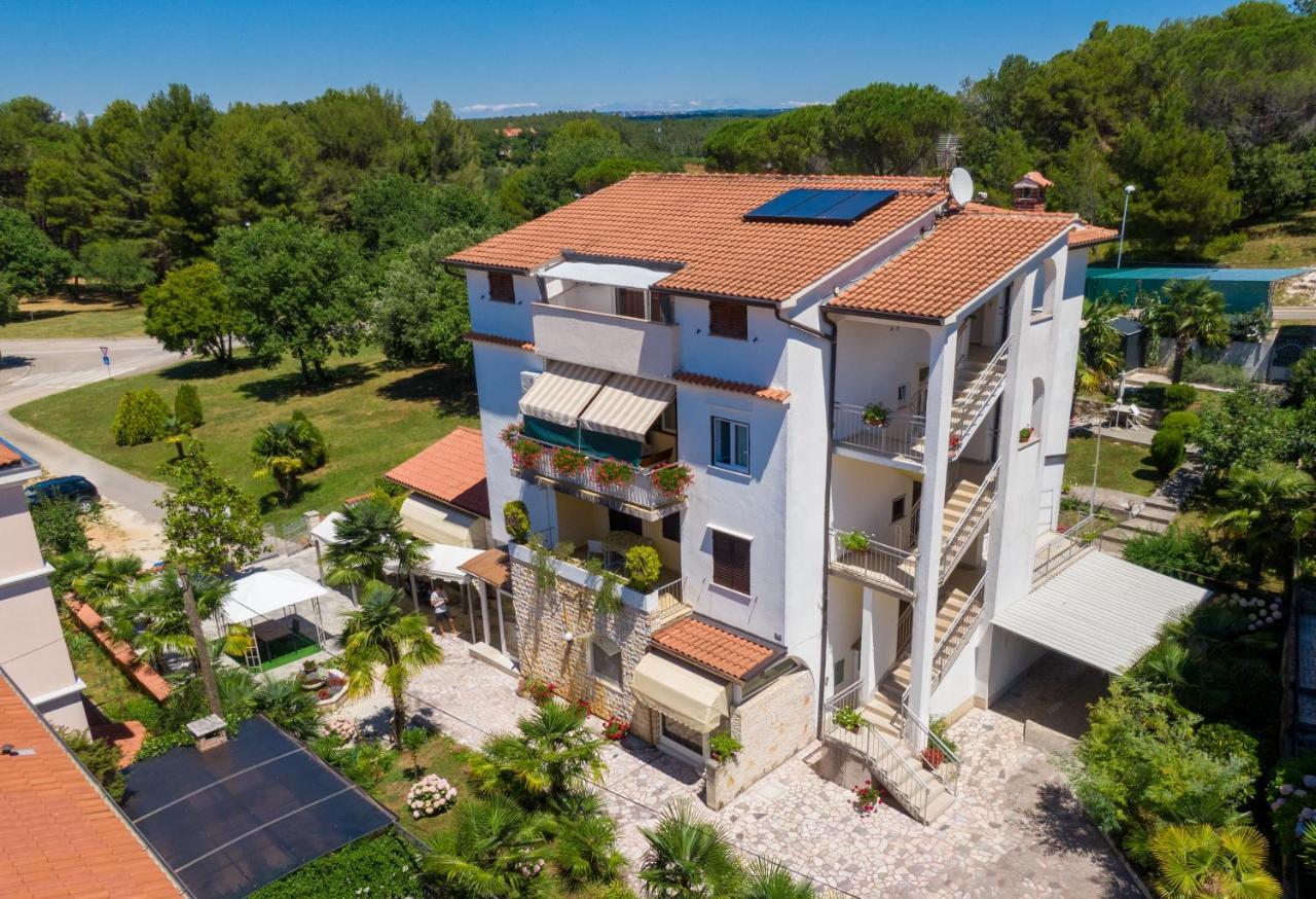 Apartments Lori Poreč Zewnętrze zdjęcie
