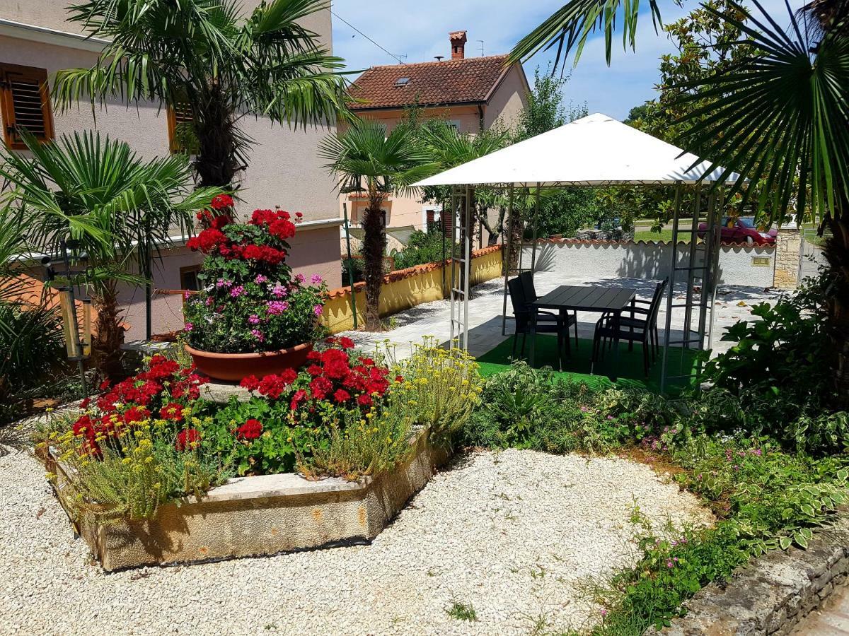 Apartments Lori Poreč Zewnętrze zdjęcie