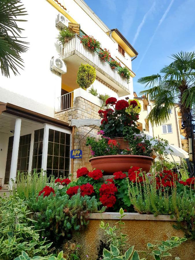 Apartments Lori Poreč Zewnętrze zdjęcie